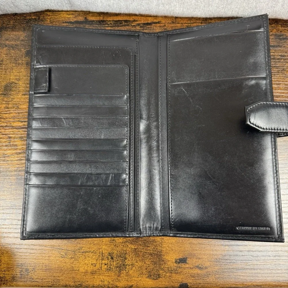 Isaac Mizrahi Passport Wallet Multiple‎ Slip Pockets Black Snap Closure